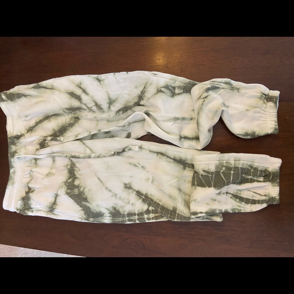 Green tie-dye sweatpants barely worn no stains